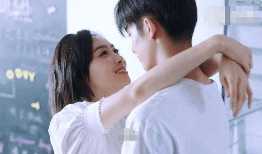 童养媳不堪丈夫毒打参军，30年后成第一女少将回乡，点名要见前夫