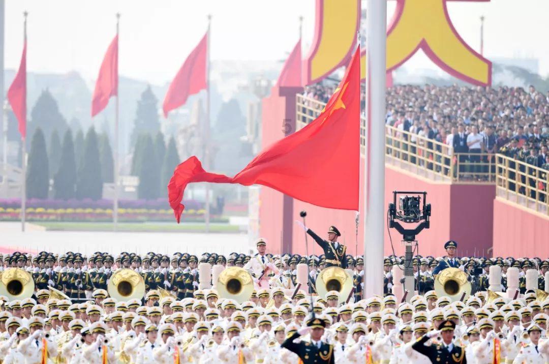 局势突然大反转!特朗普狂打中国牌后,不到24小时,最大劲敌退选