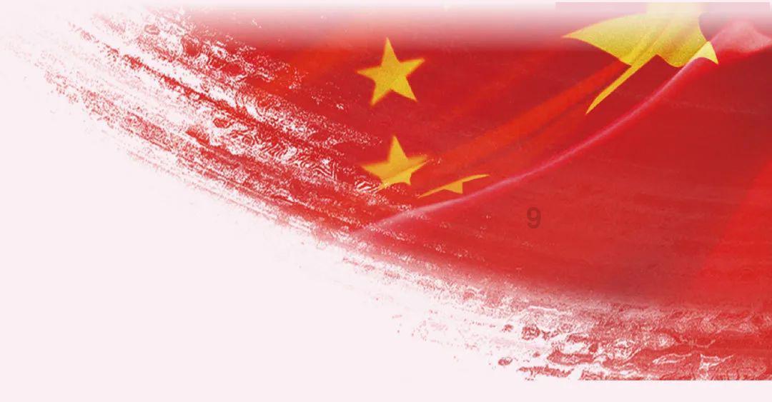 对面车辆大灯一晃,小轿车司机“瞬盲”失控撞上护栏