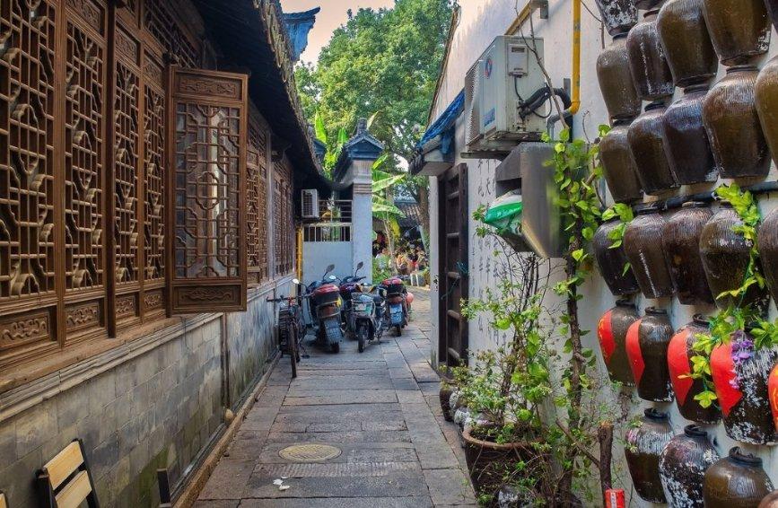 央视龙年春晚完成第二次彩排，4分会场首次合练，主持人选逐渐清晰